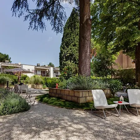 Aparthotel Appia Antica 5*
